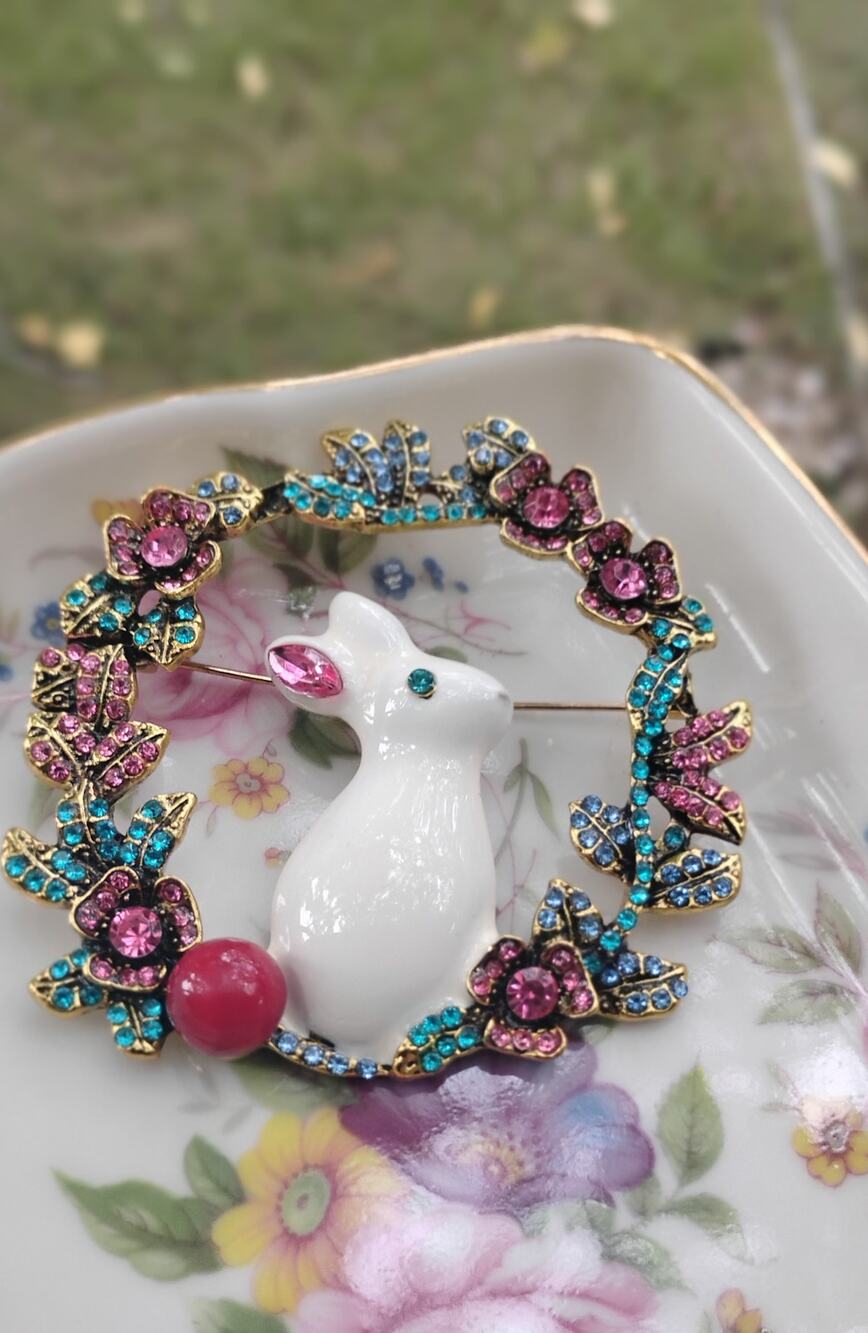 Rhinestone Rabbit Floral Wreath Brooch – 2.5"
